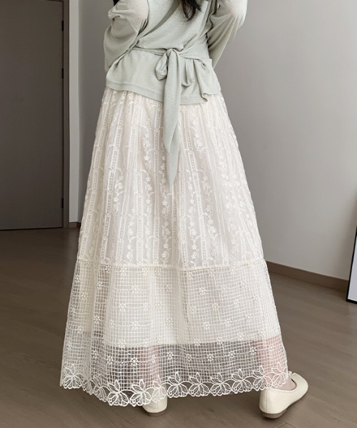 FLINEA(フリネア)の「Aライン刺繍チュールスカート(スカート・レディース・ベージュ・FREE)」の2枚目の写真