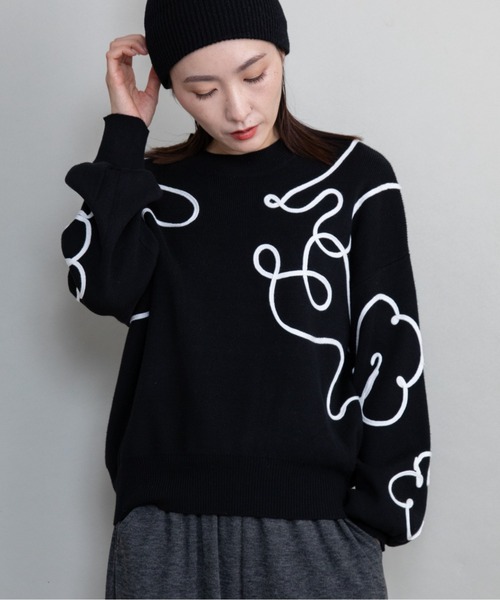 lodie(ロディ)の「アートモチーフ ハイネックニット(ニット/セーター・レディース・チャコールグレー/オフホワイト/ブラック・FREE)」の1枚目の写真