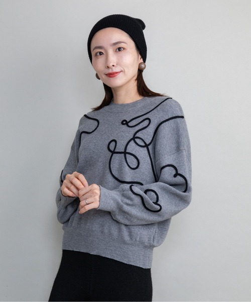 lodie(ロディ)の「アートモチーフ ハイネックニット(ニット/セーター・レディース・チャコールグレー/オフホワイト/ブラック・FREE)」の6枚目の写真