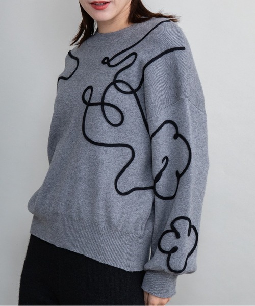 lodie(ロディ)の「アートモチーフ ハイネックニット(ニット/セーター・レディース・チャコールグレー/オフホワイト/ブラック・FREE)」の7枚目の写真