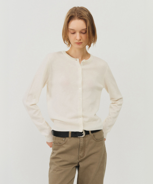 LOOKAST(ルックキャスト)の「カシミヤ ESSENTIALS ラウンドネックカーディガン / CASHMERE ESSENTIAL ROUND NECK CARDIGAN_5colors(カーディガン/ボレロ・レディース・チャコールグレー/ブラック/アイボリー/ミント/ラベンダー・SMALL/MEDIUM)」の6枚目の写真