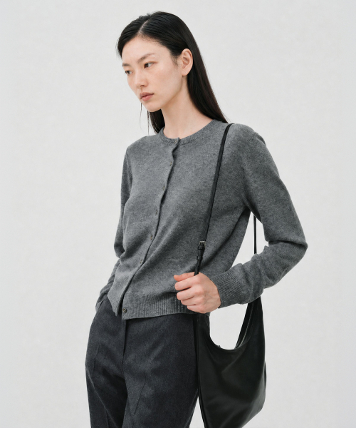 LOOKAST(ルックキャスト)の「カシミヤ ESSENTIALS ラウンドネックカーディガン / CASHMERE ESSENTIAL ROUND NECK CARDIGAN_5colors(カーディガン/ボレロ・レディース・チャコールグレー/ブラック/アイボリー/ミント/ラベンダー・SMALL/MEDIUM)」の8枚目の写真