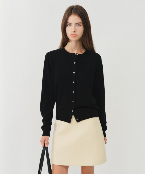 LOOKAST(ルックキャスト)の「カシミヤ ESSENTIALS ラウンドネックカーディガン / CASHMERE ESSENTIAL ROUND NECK CARDIGAN_5colors(カーディガン/ボレロ・レディース・チャコールグレー/ブラック/アイボリー/ミント/ラベンダー・SMALL/MEDIUM)」の9枚目の写真