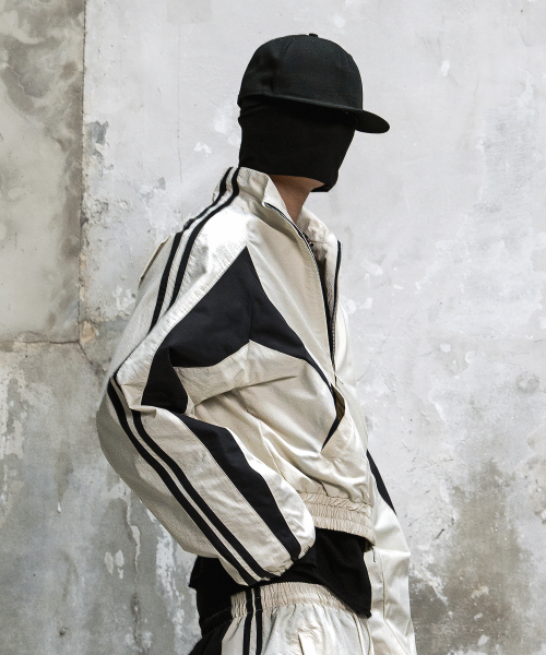ROARINGRAD(ロアリングラド)の「26 クロップトラックジャケット サンド(ナイロンジャケット・レディース・その他・MEDIUM/LARGE)」の1枚目の写真
