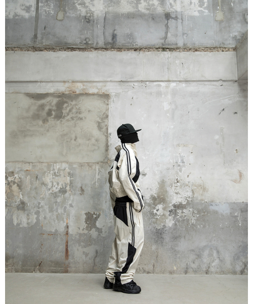 ROARINGRAD(ロアリングラド)の「26 クロップトラックジャケット サンド(ナイロンジャケット・レディース・その他・MEDIUM/LARGE)」の3枚目の写真