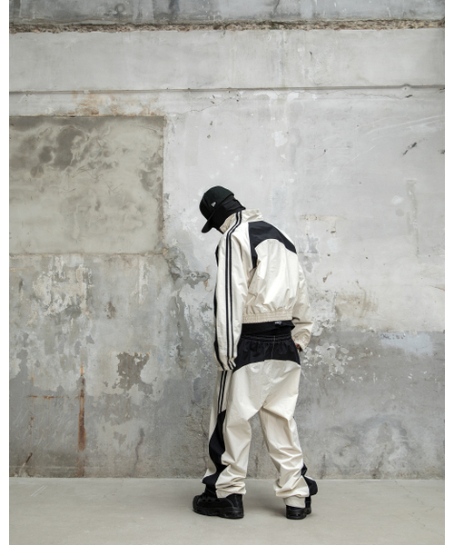 ROARINGRAD(ロアリングラド)の「26 クロップトラックジャケット サンド(ナイロンジャケット・レディース・その他・MEDIUM/LARGE)」の4枚目の写真