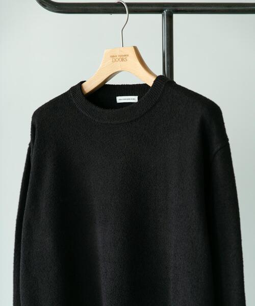 URBAN RESEARCH DOORS(アーバンリサーチドアーズ)の「ミニブークレ クルーネックニット(ニット/セーター・メンズ・ブラック/ブラウン/ブルー・MEDIUM/LARGE)」の2枚目の写真