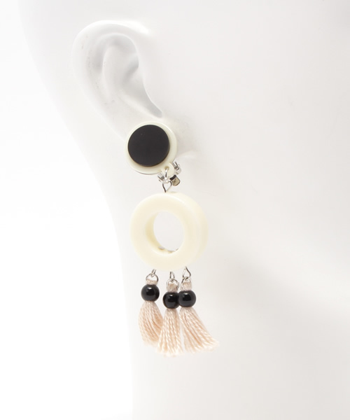 SLY(スライ)の「ACRYLICタッセルEARRING(イヤリング・レディース・レッド/ミント/オフホワイト・FREE)」の8枚目の写真