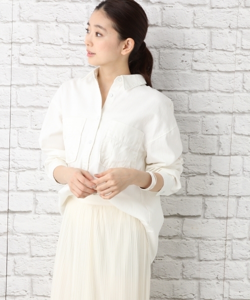 LEPSIM(レプシィム)の「オーバーサイズシャツLS 739456(シャツ/ブラウス・レディース・カーキ/オフホワイト/ブルー・FREE)」の2枚目の写真