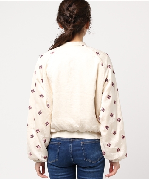 SLY（スライ）の「SATIN 刺繍BZ（ブルゾン・レディース・オフホワイト/カーキ/キャメル・FREE）」の6枚目の写真