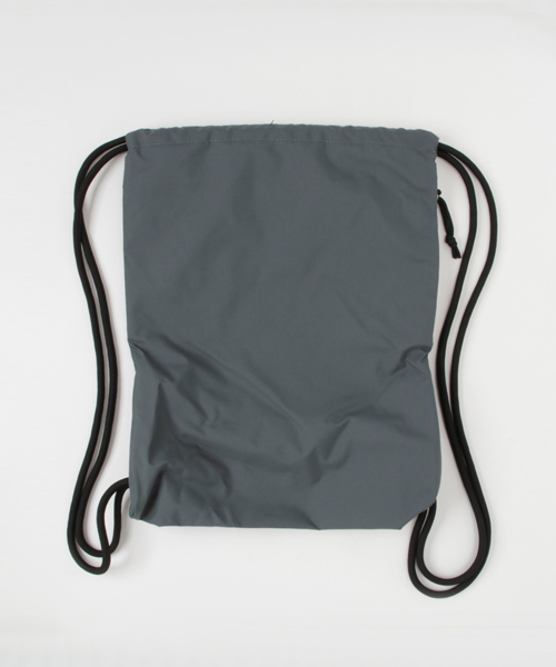 NIKE（ナイキ）の「WEGO/NIKE ジムサック（バックパック/リュック・レディース・グレー/ブラック・FREE）」の8枚目の写真