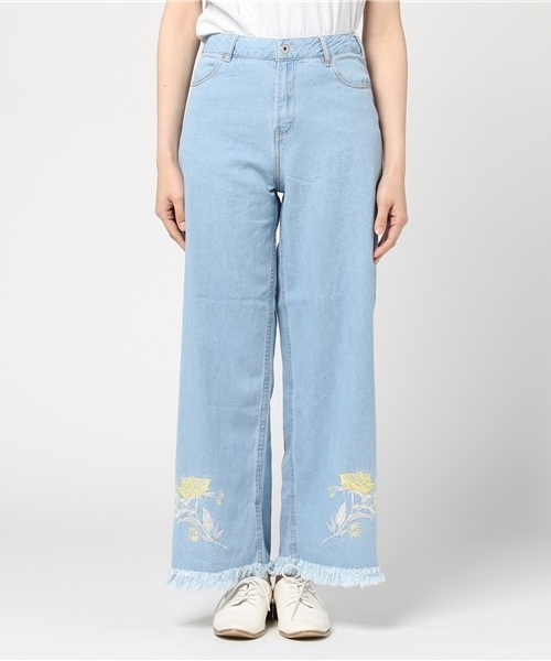 earth music&ecology（アースミュージックアンドエコロジー）の「・8.0ozデニム刺繍パンツ（デニムパンツ・レディース・ライトインディゴブルー/インディゴブルー・L/S/M）」の3枚目の写真