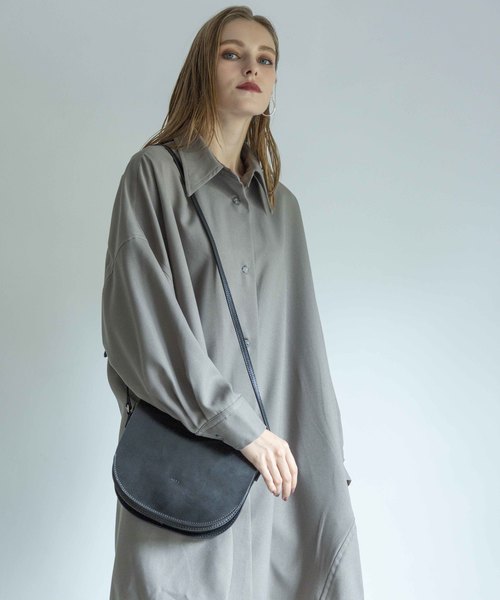 YAHKI(ヤーキ)の「【YAHKI】《STUDIOUS復刻&別注》ラウンドショルダーバッグ YH-131(ショルダーバッグ・レディース・ブラック/ベージュ/レッド/ライトベージュ/ダークブラック/ライトブルー/ベージュ系その他2・FREE)」の7枚目の写真