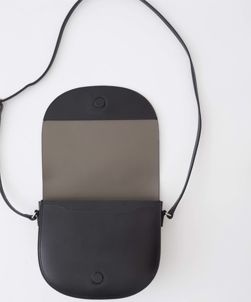 YAHKI(ヤーキ)の「【YAHKI】《STUDIOUS復刻&別注》ラウンドショルダーバッグ YH-131(ショルダーバッグ・レディース・ブラック/ベージュ/レッド/ライトベージュ/ダークブラック/ライトブルー/ベージュ系その他2・FREE)」の9枚目の写真