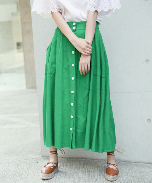 LOWRYS FARM（ローリーズファーム）の「マエボタンフレアスカート 789041（スカート・レディース・ブラック/グリーン/イエロー/ブルー・FREE）」の3枚目の写真