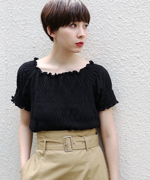 PAGEBOY（ページボーイ）の「シャーリングトップス（Tシャツ/カットソー・レディース・オフホワイト/ブラック/グリーン・FREE）」の3枚目の写真