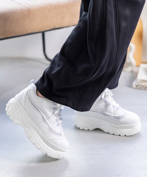 attagirl(アタガール)の「厚底レースアップスニーカー(スニーカー・レディース・ホワイト系その他/ブラック/シルバー/ベージュ/ゼブラ/ホワイト/ピンク/シルバー系その他/ホワイト系その他3/ブラック系その他3/シルバー系その他2・LL/S/M/L/3L)」の4枚目の写真