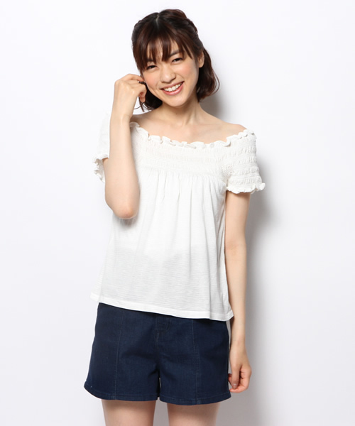 VIS(ビス)の「【ヒルナンデス放映】シャーリングオフショルダー(Tシャツ/カットソー・レディース・ブラック系その他/ホワイト/ブルー/ブラック/ダークブラック/ホワイト系その他/インディゴブルー・MEDIUM)」の2枚目の写真