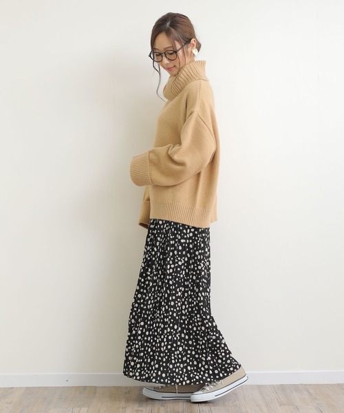 andme（アンドミー）の「起毛オフタートル長袖ニットトップス（ニット/セーター・レディース・ブラック/ベージュ/オフホワイト/ラベンダー/ライトベージュ・M）」の6枚目の写真