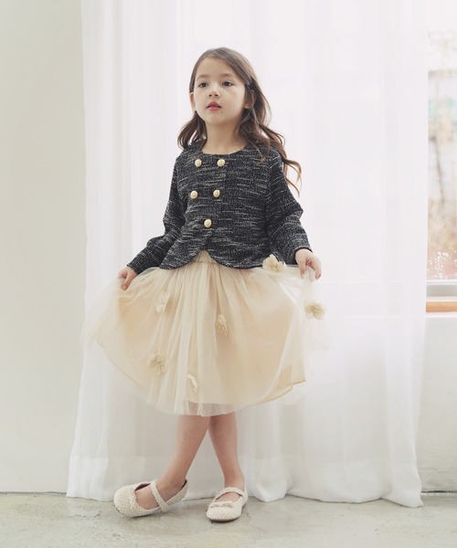 Rora（ローラ）の「ユミネ ツイード ジャケット（ノーカラージャケット・キッズ・ブラック・140cm/130cm/110cm/120cm/100cm）」の4枚目の写真