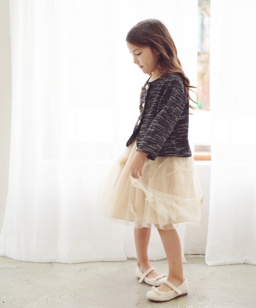Rora（ローラ）の「ユミネ ツイード ジャケット（ノーカラージャケット・キッズ・ブラック・140cm/130cm/110cm/120cm/100cm）」の2枚目の写真