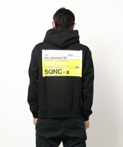 B ONE SOUL（ビーワンソウル）の「【B ONE SOUL/ビーワンソウル】プリントプルパーカー バックプリント　少しゆったりとしたサイジング（パーカー・メンズ・ブラック/ベージュ・MEDIUM/LARGE）」の5枚目の写真