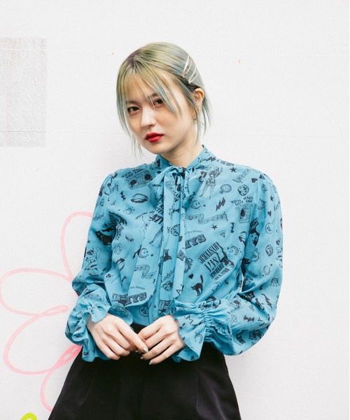 新品✨ヒステリックグラマー KARMA KARMA柄 長袖 ボウタイブラウス HYSTERIC GLAMOUR（ヒステリックグラマー）の「KARMA KARMA柄