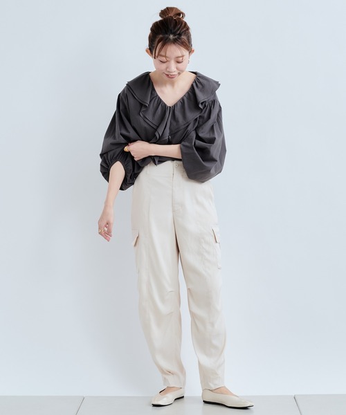 DouDou(ドゥドゥ)の「フリルブラウス(シャツ/ブラウス・レディース・チャコールグレー/ベージュ/オフホワイト・FREE)」の22枚目の写真