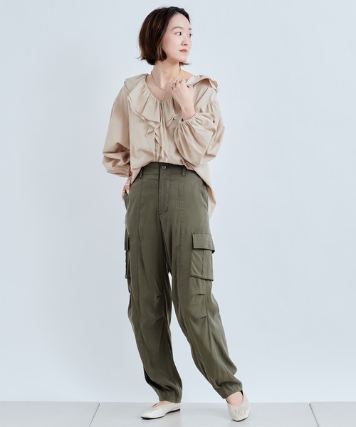 DouDou(ドゥドゥ)の「フリルブラウス(シャツ/ブラウス・レディース・チャコールグレー/ベージュ/オフホワイト・FREE)」の6枚目の写真