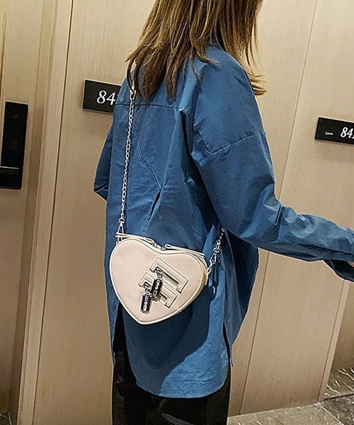 Passion（パッション）の「ハート　ショルダーバッグ（ショルダーバッグ・レディース・ブラック/ブラウン/レッド/ライトグリーン/ホワイト・FREE）」の2枚目の写真