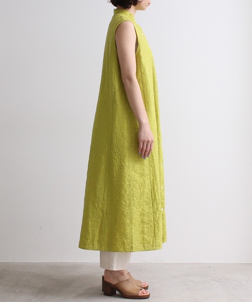 週末限定価格！【極美品】Yuni ノースリーブシャツワンピース 赤花柄 Yuni 花柄ノースリーブシャツワンピース - メルカリ