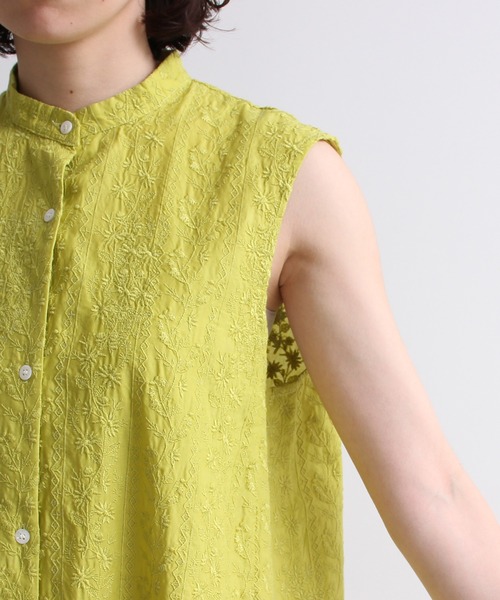 yuni（ユニ ）の「○単色花刺繍 ノースリーブシャツワンピース
