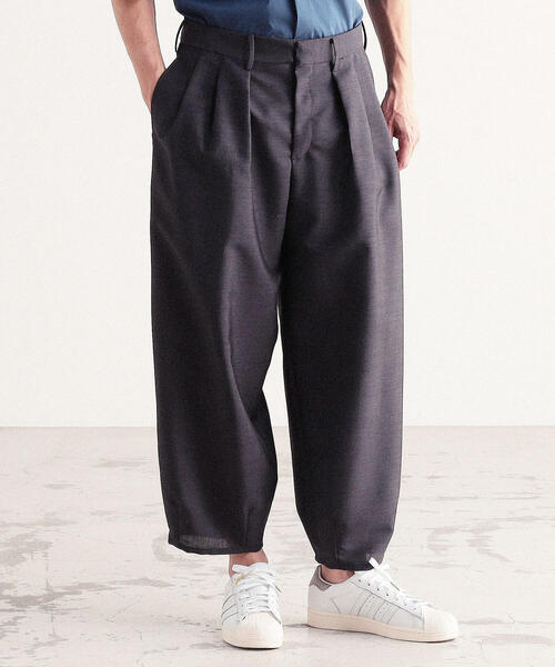 TOMORROWLAND （トゥモローランド）の「モヘヤウールトロピカル 3プリーツデザインパンツ William Halstead（スラックス・メンズ・チャコールグレー・S/M/XS）」の4枚目の写真