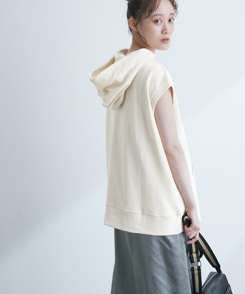 VIS(ビス)の「【WEB限定】ミニ裏毛フレンチスリーブパーカー(パーカー・レディース・オフホワイト/スミクロ/ブルー系その他6・FREE)」の1枚目の写真