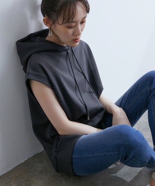 VIS(ビス)の「【WEB限定】ミニ裏毛フレンチスリーブパーカー(パーカー・レディース・オフホワイト/スミクロ/ブルー系その他6・FREE)」の2枚目の写真