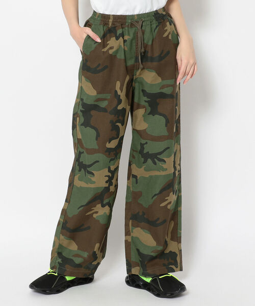 AVIREX（アヴィレックス）の「リラックスイージーパンツ/ RELAX EASY PANTS（その他パンツ・レディース・グリーン系カモフラージュ/Nat・FREE）」の2枚目の写真