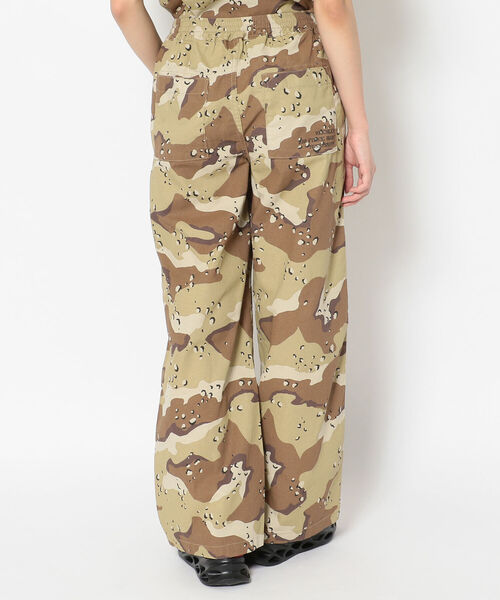 AVIREX（アヴィレックス）の「リラックスイージーパンツ/ RELAX EASY PANTS（その他パンツ・レディース・グリーン系カモフラージュ/Nat・FREE）」の4枚目の写真