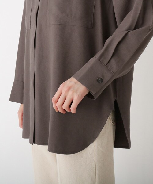 OPAQUE.CLIP（オペークドットクリップ）の「◆CAFFISI ドレープツイル リラクシーシャツジャケット【WEB限定カラー・サイズ】（シャツ/ブラウス・レディース・サンドベージュ/ブラック系7/ガンメタ/キャメル・42/38/40）」の14枚目の写真