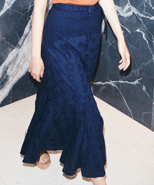 REDYAZEL（レディアゼル）の「コットンレース柄ドッキングフレアスカート（スカート・レディース・ネイビー/レッド/オフホワイト・SMALL/MEDIUM）」の3枚目の写真