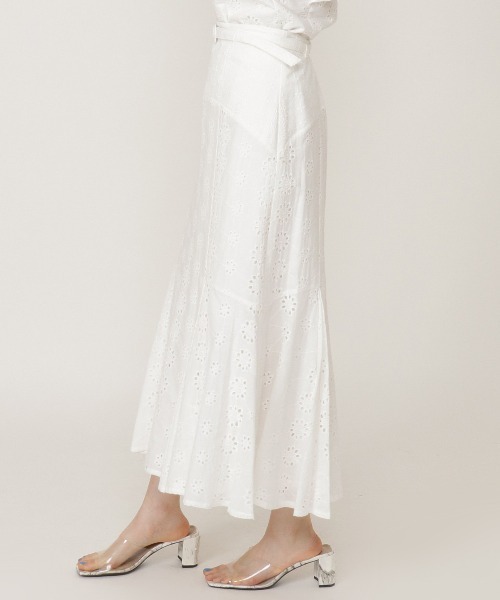 REDYAZEL（レディアゼル）の「コットンレース柄ドッキングフレアスカート（スカート・レディース・ネイビー/レッド/オフホワイト・SMALL/MEDIUM）」の19枚目の写真