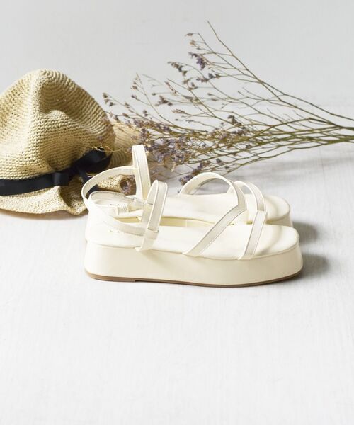 ems excite（エムズエキサイト）の「プラットフォームサンダル（サンダル・レディース・ブラック/ベージュ/アイボリー・MEDIUM/LARGE）」の5枚目の写真