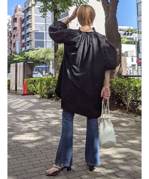 Ungrid(アングリッド)の「スキッパーボリュームワンピース(ワンピース・レディース・オフホワイト/ベージュ/ブラック・FREE)」の5枚目の写真