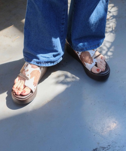 Kastane（カスタネ）の「【WEB限定】厚底アシメトングサンダル（サンダル・レディース・ブラック/ブラウン・38/36/37）」の6枚目の写真