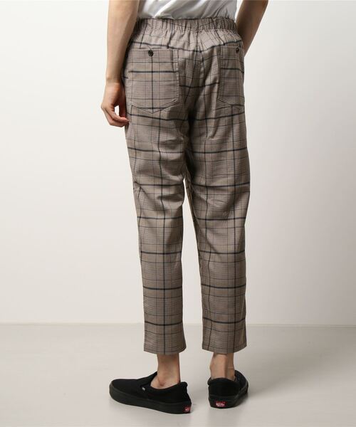 JUNRED（ジュンレッド）の「チェックリラックステーパードパンツ（スラックス・メンズ・ベージュ/グレー・LL/M/L）」の4枚目の写真