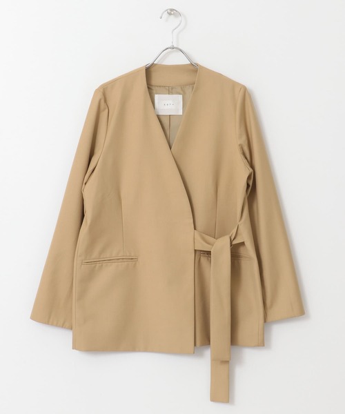 KBF+（ケービーエフプラス）の「KBF+　Vネックノーカラーベルトジャケット∴（ノーカラージャケット・レディース・ベージュ・ONE）」の7枚目の写真