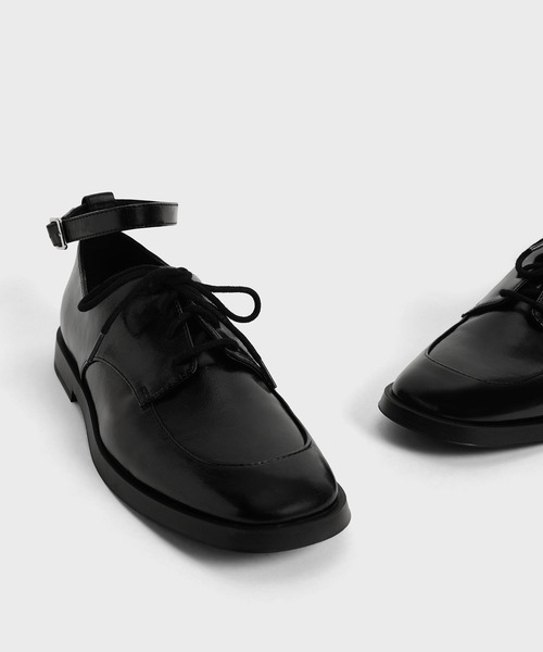 CHARLES & KEITH(チャールズ & キース)の「アンクルストラップ ダービーシューズ / Ankle Strap Derby Shoes(ドレスシューズ・レディース・ブラック/バーガンディー・22.5cm/23cm/23.5cm/24.5cm/25cm/25.5cm)」の4枚目の写真