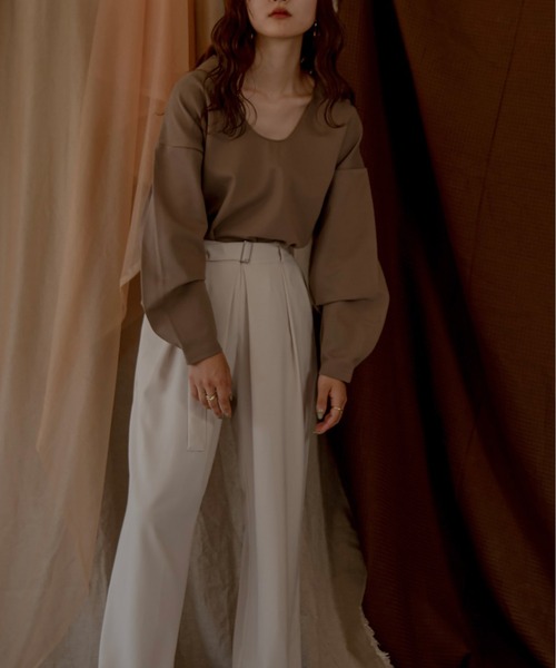lawgy(ラウジー)の「sleeve tuck cut tops(その他トップス・レディース・ブラウン/キャメル・FREE)」の5枚目の写真