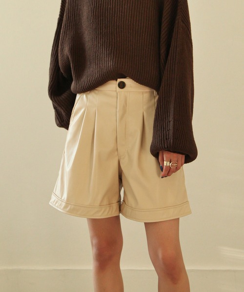 Chillfar（チルファー）の「フェイクレザーショートパンツ（その他パンツ・レディース・ブラック/ベージュ/アイボリー・MEDIUM/LARGE）」の4枚目の写真