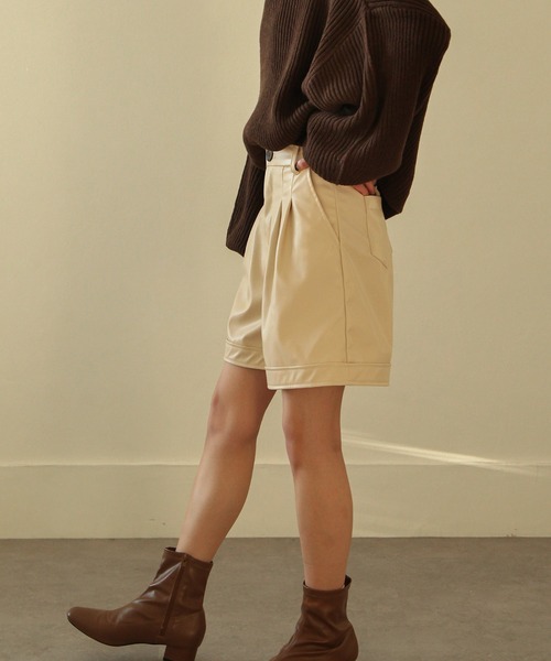 Chillfar（チルファー）の「フェイクレザーショートパンツ（その他パンツ・レディース・ブラック/ベージュ/アイボリー・MEDIUM/LARGE）」の15枚目の写真