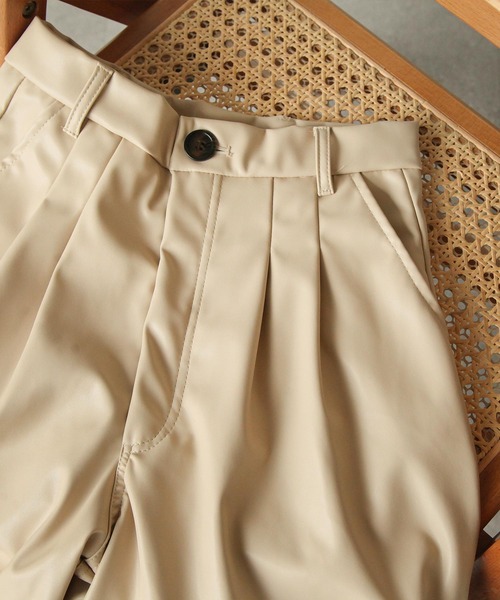 Chillfar（チルファー）の「フェイクレザーショートパンツ（その他パンツ・レディース・ブラック/ベージュ/アイボリー・MEDIUM/LARGE）」の6枚目の写真